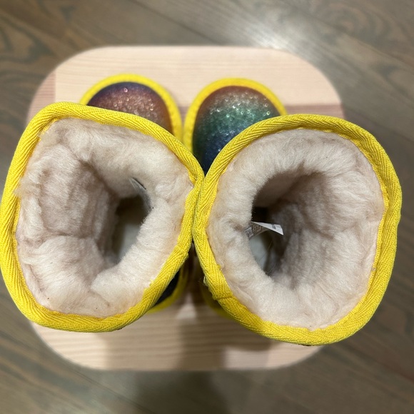 UGG Kids Glitter Rainbow Boots with Yellow Sole. Brand new, size toddler 7. - Picture 6 of 11